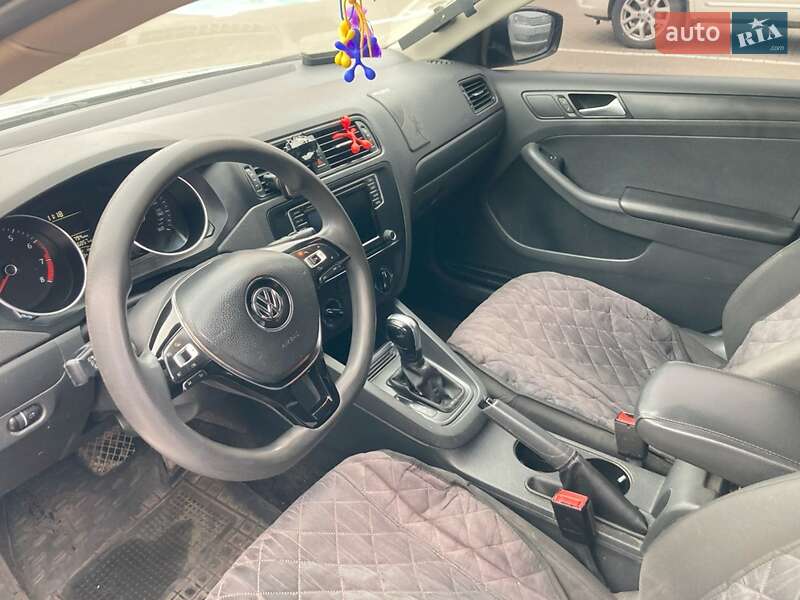 Седан Volkswagen Jetta 2016 в Киеве