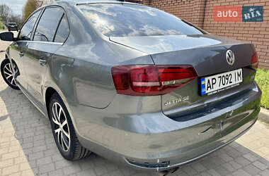 Седан Volkswagen Jetta 2016 в 