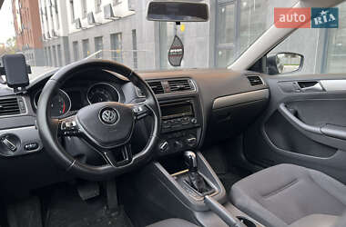 Седан Volkswagen Jetta 2014 в 