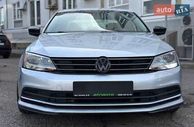 Седан Volkswagen Jetta 2015 в 