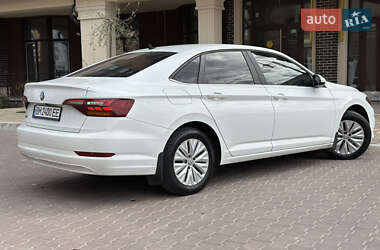 Седан Volkswagen Jetta 2019 в 
