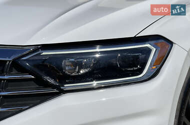 Седан Volkswagen Jetta 2018 в 