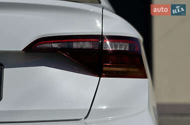Седан Volkswagen Jetta 2018 в 