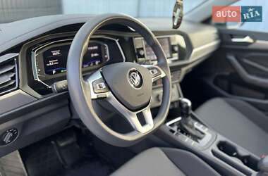 Седан Volkswagen Jetta 2018 в 