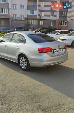 Седан Volkswagen Jetta 2013 в 