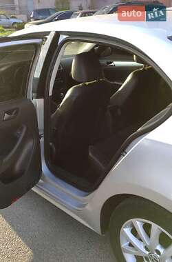 Седан Volkswagen Jetta 2013 в 