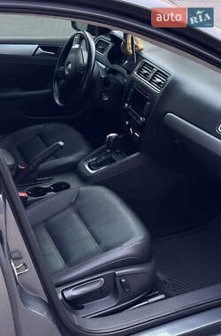 Седан Volkswagen Jetta 2013 в 