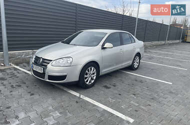 Седан Volkswagen Jetta 2010 в 