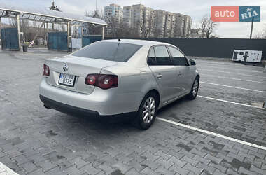 Седан Volkswagen Jetta 2010 в 