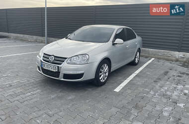 Седан Volkswagen Jetta 2010 в 