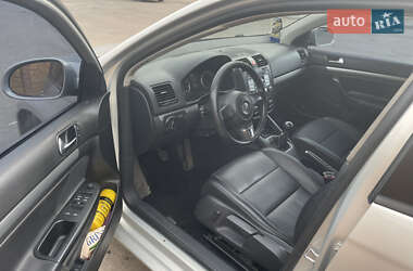 Седан Volkswagen Jetta 2010 в 