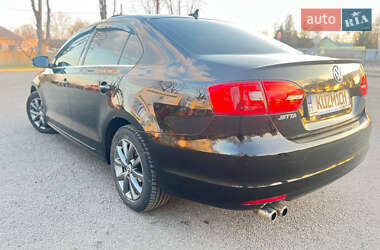 Седан Volkswagen Jetta 2013 в 