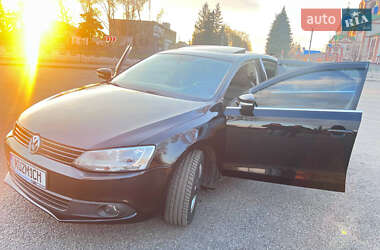 Седан Volkswagen Jetta 2013 в 
