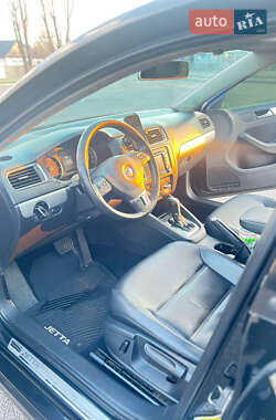 Седан Volkswagen Jetta 2013 в 