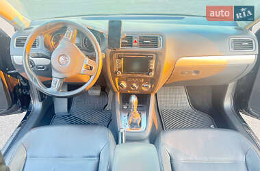 Седан Volkswagen Jetta 2013 в 