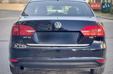Седан Volkswagen Jetta 2013 в 