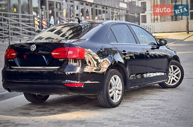 Седан Volkswagen Jetta 2013 в 