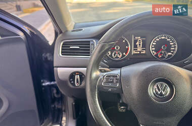 Седан Volkswagen Jetta 2013 в 