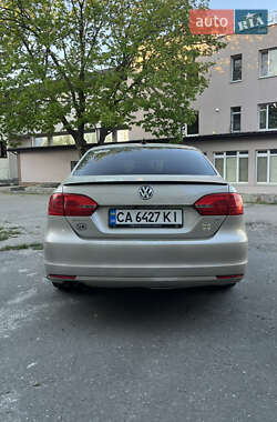 Седан Volkswagen Jetta 2014 в 