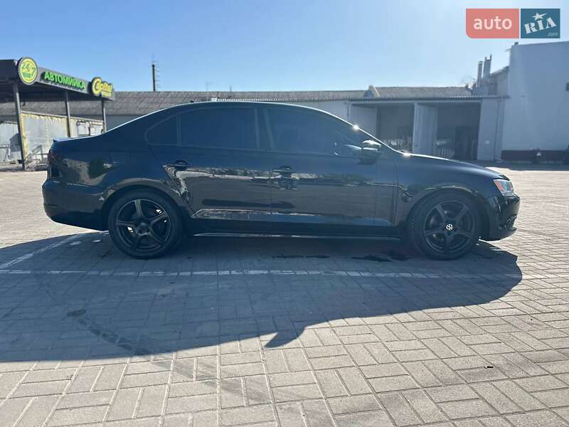 Седан Volkswagen Jetta 2011 в 