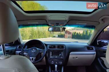 Седан Volkswagen Jetta 2011 в 