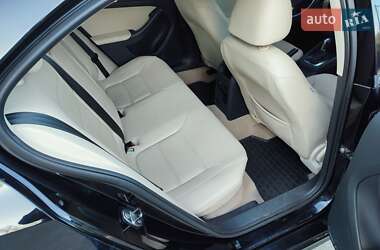 Седан Volkswagen Jetta 2011 в 