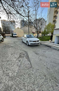 Седан Volkswagen Jetta 2015 в 