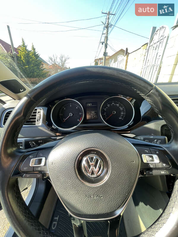 Седан Volkswagen Jetta 2015 в Одессе