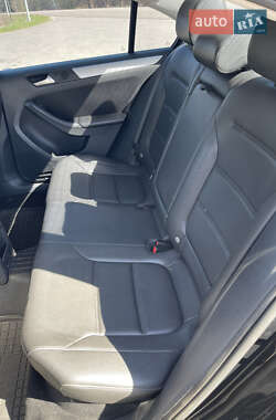 Седан Volkswagen Jetta 2012 в 
