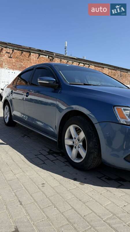 Седан Volkswagen Jetta 2014 в Черновцах