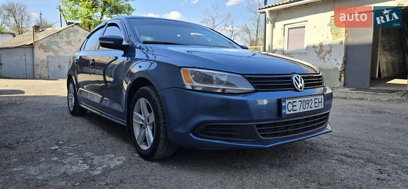 Седан Volkswagen Jetta 2014 в Черновцах
