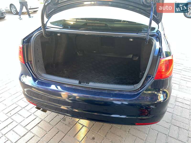 Седан Volkswagen Jetta 2010 в Киеве