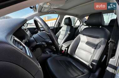 Седан Volkswagen Jetta 2012 в 