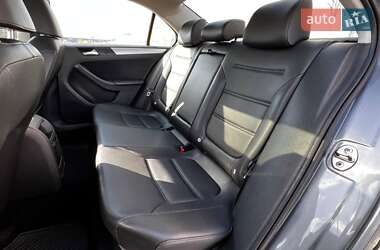 Седан Volkswagen Jetta 2012 в 