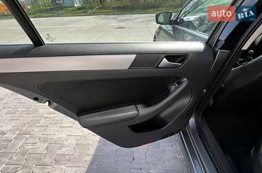 Седан Volkswagen Jetta 2012 в 