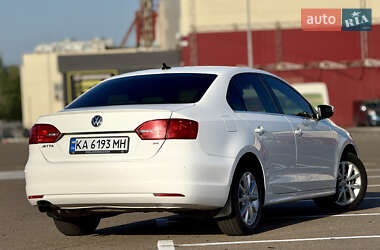 Седан Volkswagen Jetta 2014 в 