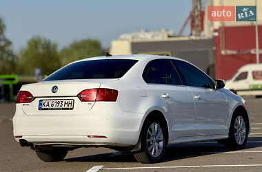 Седан Volkswagen Jetta 2014 в 