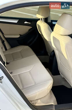 Седан Volkswagen Jetta 2014 в 
