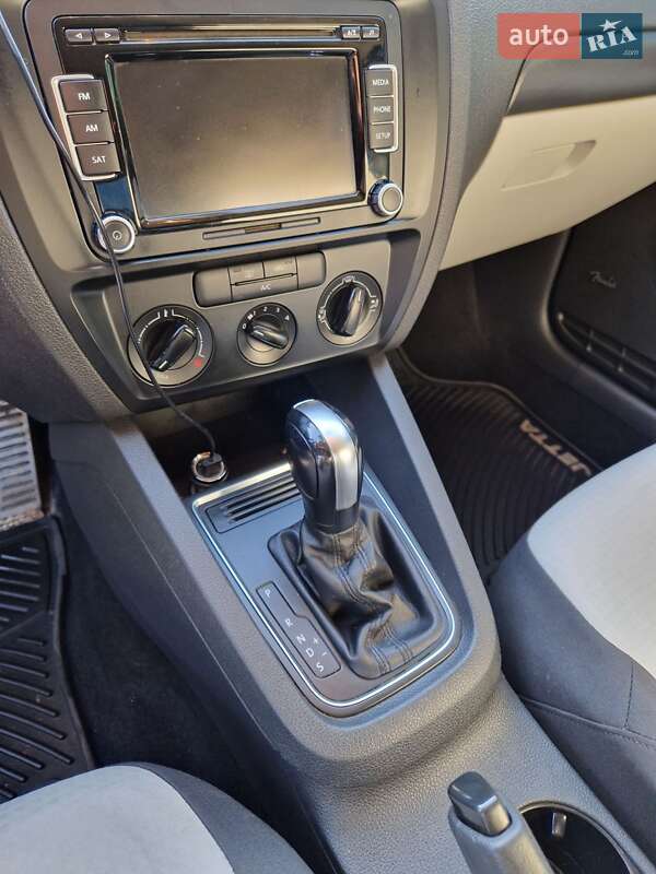 Седан Volkswagen Jetta 2015 в Житомирі