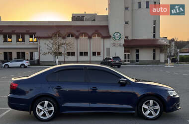 Седан Volkswagen Jetta 2011 в 