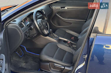 Седан Volkswagen Jetta 2011 в 