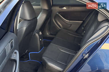 Седан Volkswagen Jetta 2011 в 