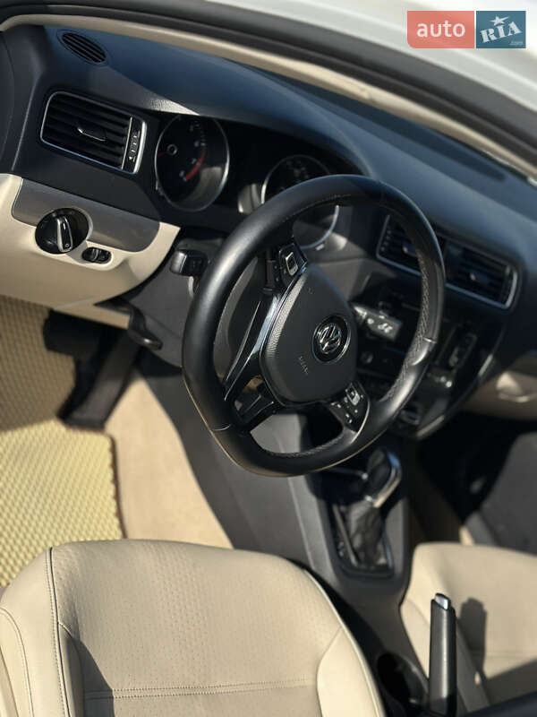 Седан Volkswagen Jetta 2015 в Днепре