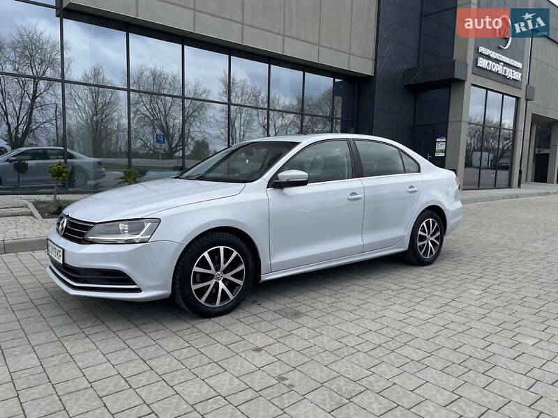 Седан Volkswagen Jetta 2017 в Львові