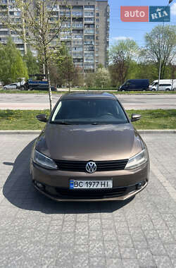 Седан Volkswagen Jetta 2012 в 