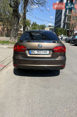 Седан Volkswagen Jetta 2012 в 