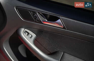 Седан Volkswagen Jetta 2015 в 