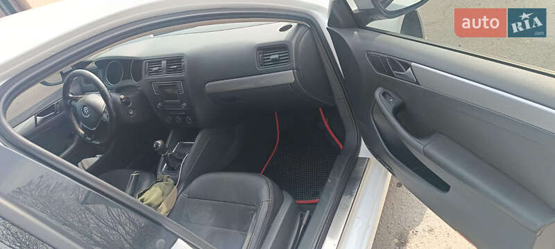 Седан Volkswagen Jetta 2016 в Дніпрі
