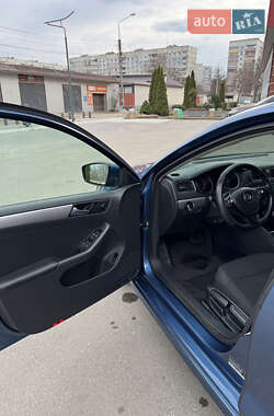 Седан Volkswagen Jetta 2015 в 