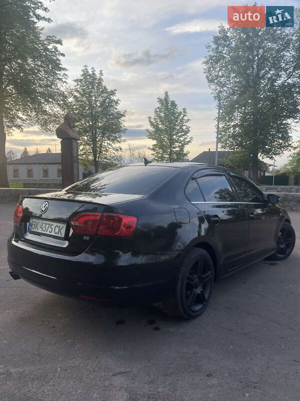 Седан Volkswagen Jetta 2014 в Кролевці